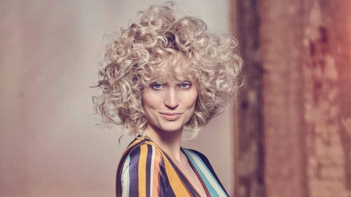 Zomertrends voor krullend haar